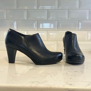 Clark’s Artisan short boots size 8.5